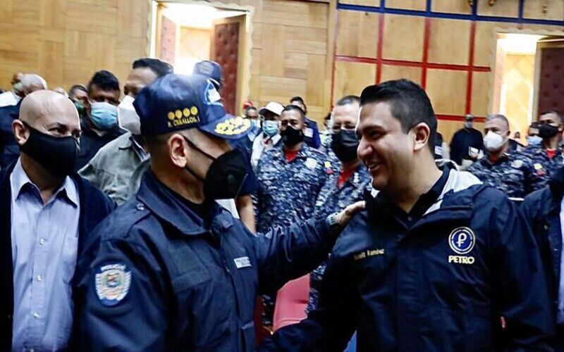 Almirante en Jefe Remigio Ceballos, Ministro d del MPPPRIJP., y el superintendente Joselit Ramírez.