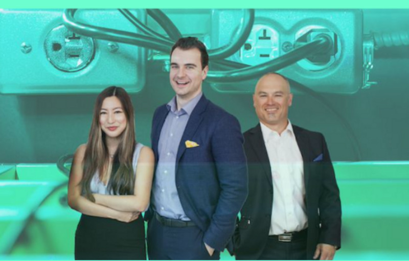 Colin Sullivan (c), CEO de MintGreen acompañado de sus socios y directivos.