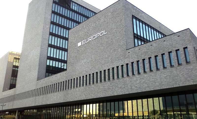 La Europol ha detenido a doce importantes hackers en Ucrania y Suiza.