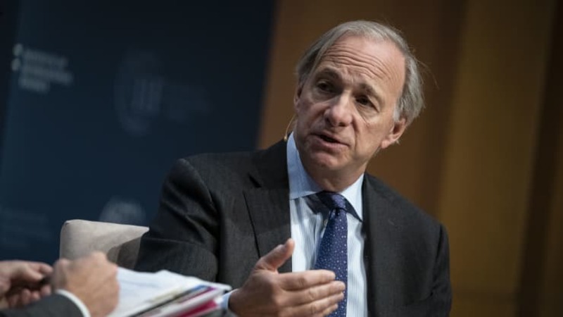 Ray Dalio no se considera experto en Bitcoin pero si posee un poco de esta cripto.