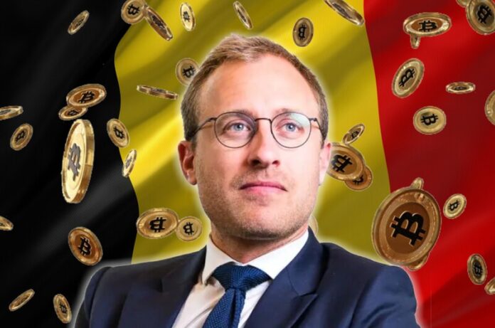 Christophe De Beukelaer, parlamentario de Bélgica convierte su sueldo en Bitcoin.
