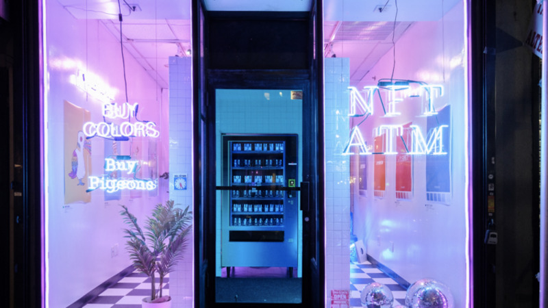 El ATM de NFT está ubicado en una de las calles del distrito financiero de Nueva York.