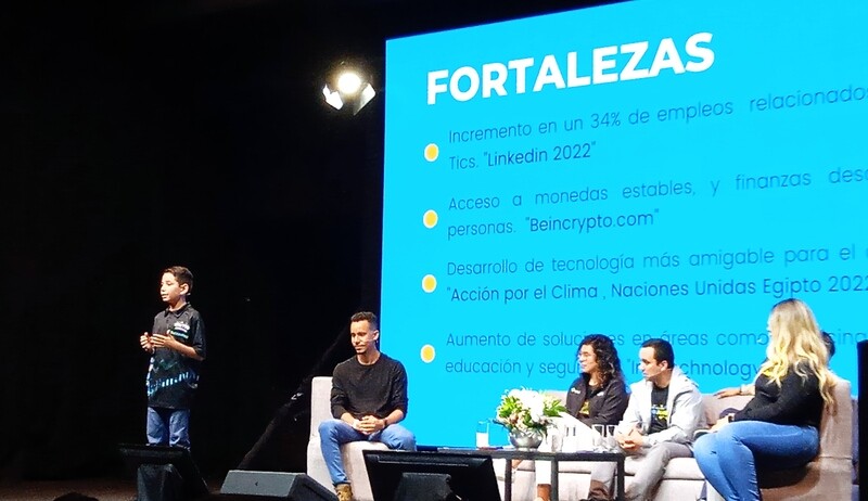 Alessandro Freitez, el niño youtuber, dio una amena charla sobre temas criptos.