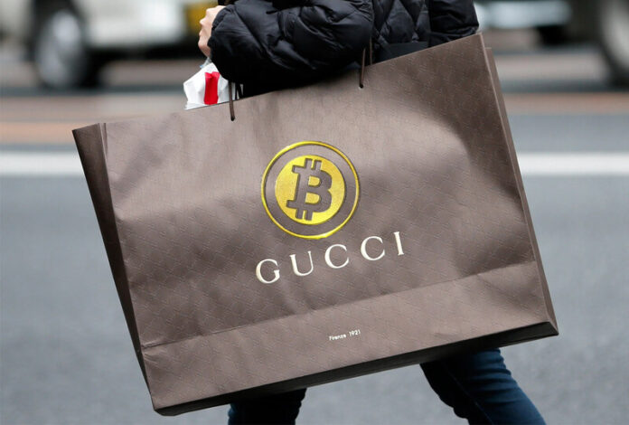 Gucci adopta las criptomonedas como método pago en sus tiendas.