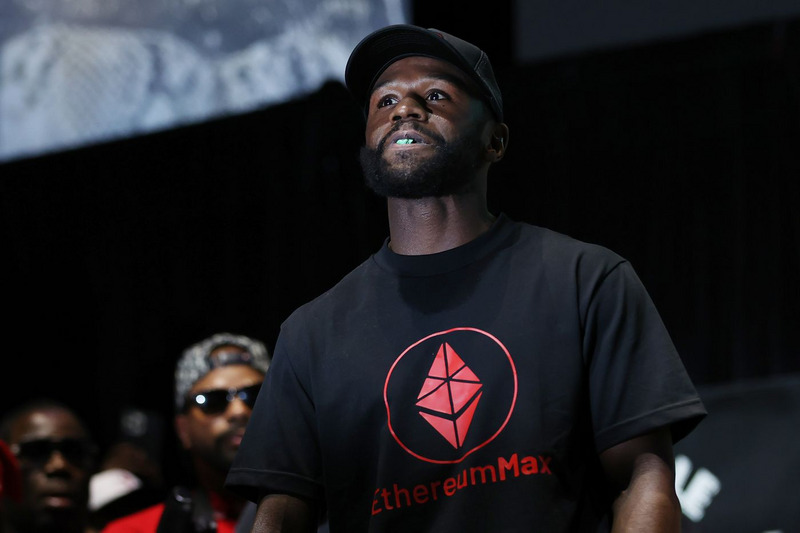 Floyd Mayweather promocionó abiertamente el token EMAX.
