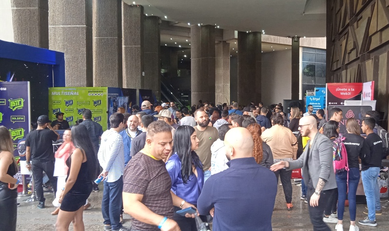 Al menos unas tres mil quinientas personas asistieron al evento.